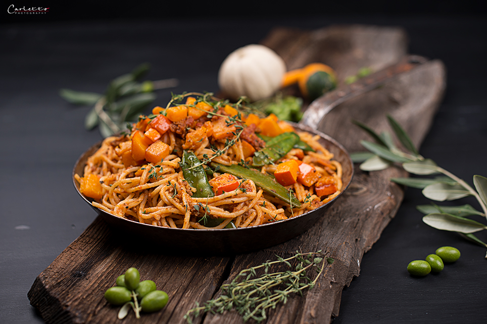 Spaghetti mit Kürbis und veganem Sugo Bolognese, Vegane Kürbispasta