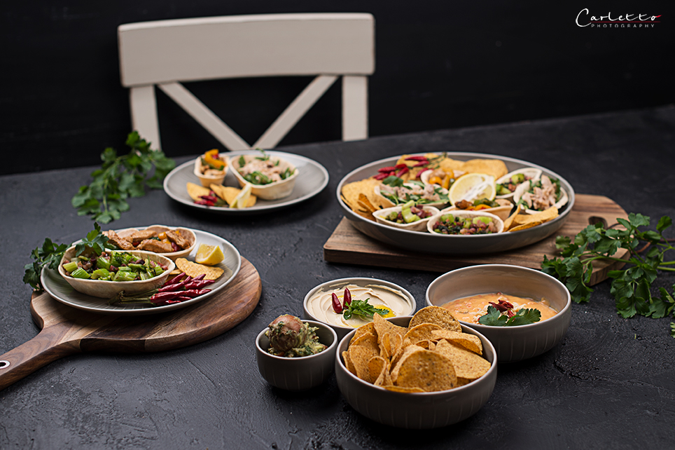 Fiesta Party Tisch mit Tortillas, Tacos und Dips