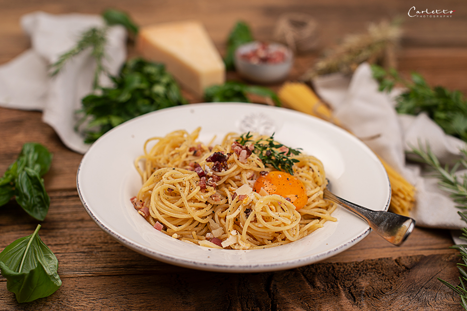 REZEPT: Cremige Spaghetti Carbonara - italienischer Klassiker