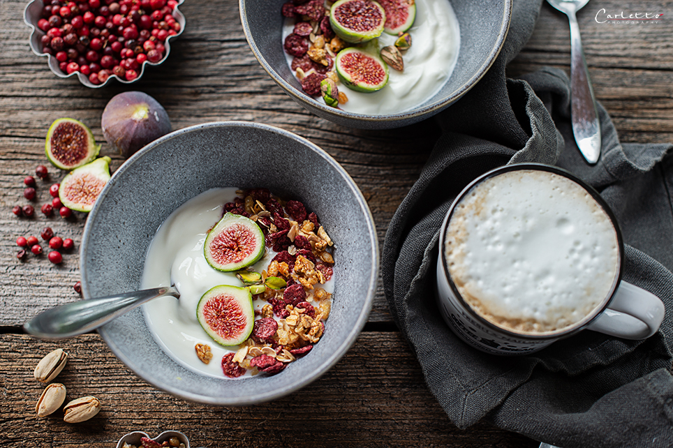Joghurt Bowl mit Cranberry Granola